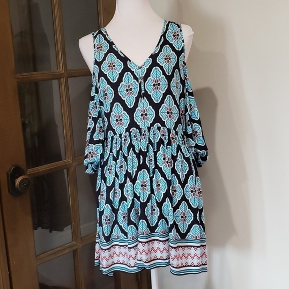 𝅺crown & Ivy Cold Shoulder V Neck Dress SZ M NWOT - Picture 1 of 7